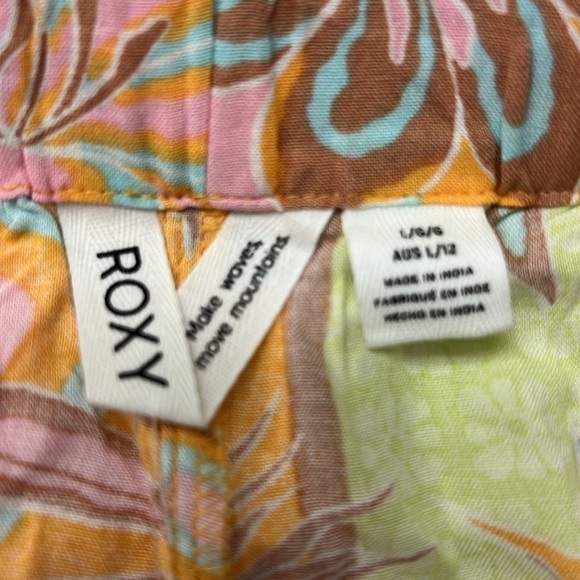 Roxy Easy Does It Mid Rise Floral Print
Pull-On Shorts NWT size L - Picture 6 of 13
